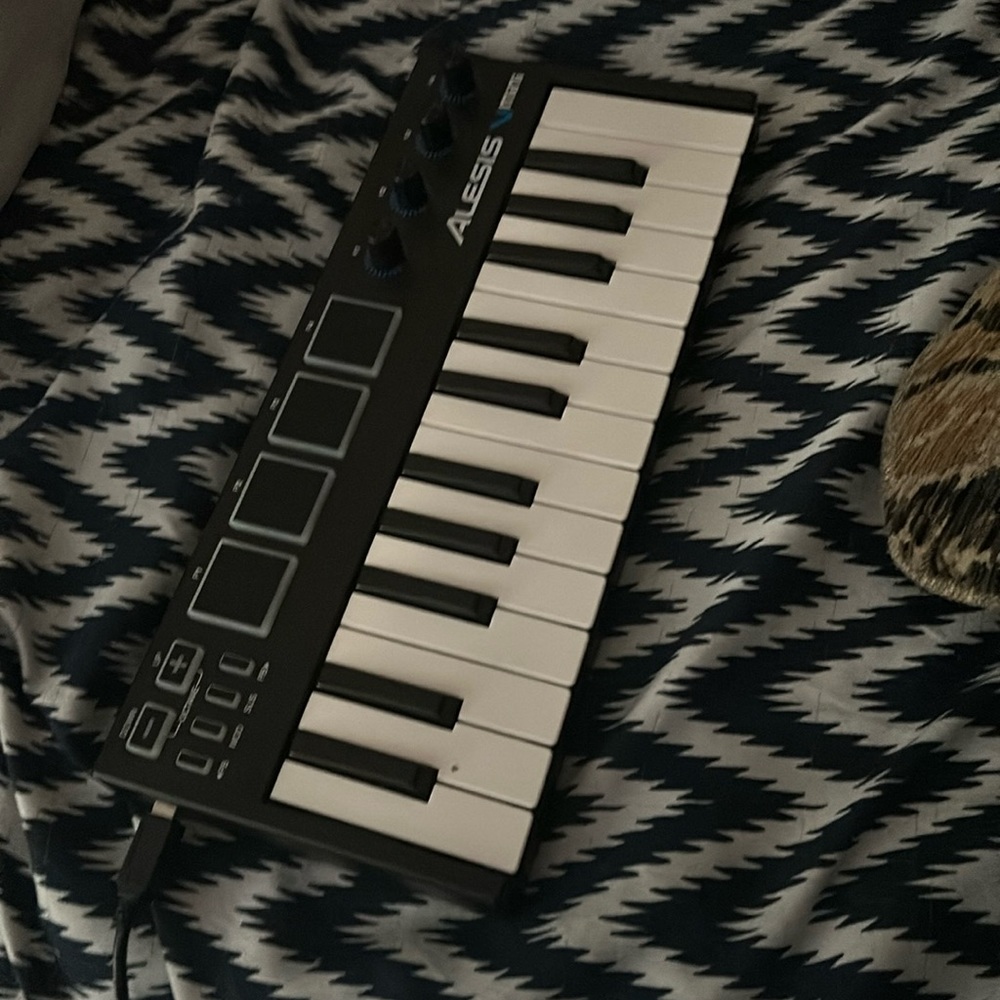 ALESIS vmini